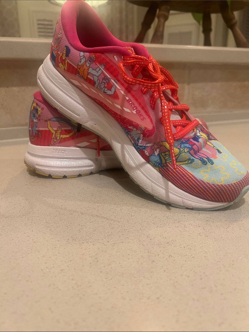 Brooks x Dalton Blake Pink Multicolor Graphic Running Sneakers Trace 3 sz 8. 1/2